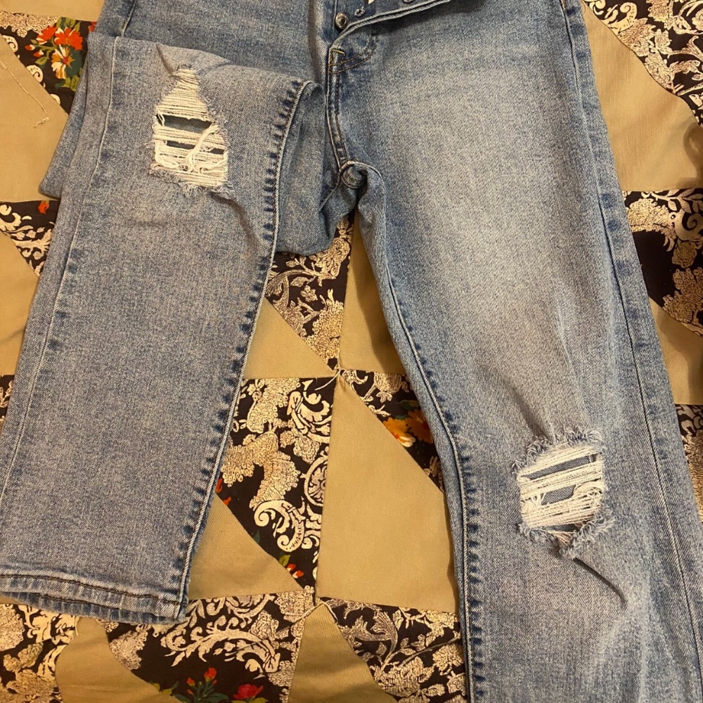 Levis - Picture 2 of 2